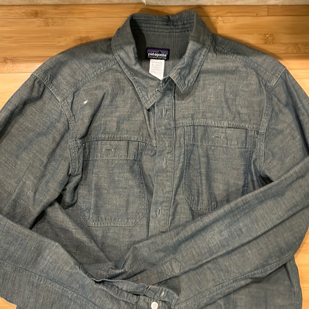 Men’s Patagonia button down size medium